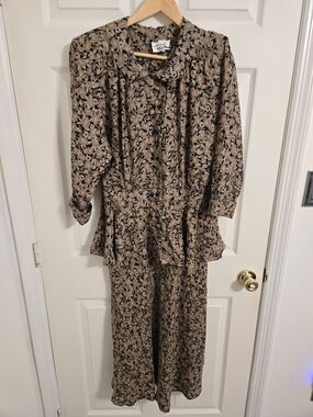 Vintage Taupe and Black Floral Peplum Dress Size 12 By Jackie Bernard